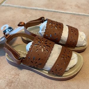 Oshkosh adorable brown sandals Toddler size 6